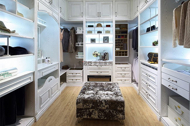 開放式衣柜好不好？開放式衣柜的優(yōu)缺點有哪些？